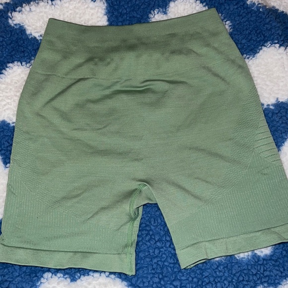 Alphalete Pants - Gym shorts💚